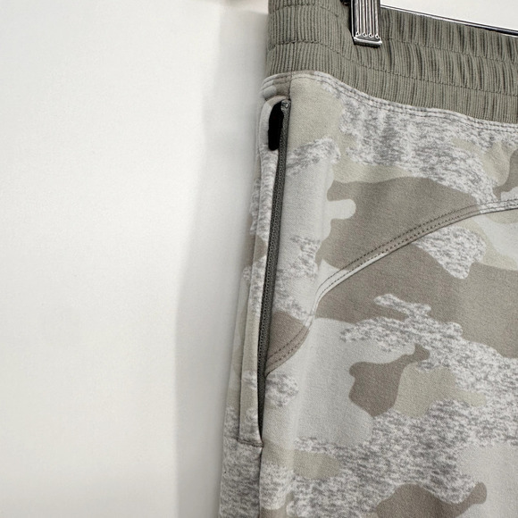 We Wander Women Pull on Camouflage Sweatpants, Light Grey‎ Combo Size Medium - Picture 11 of 16